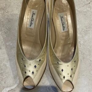 Vero Cuoio Gold and Cream Peep Toe Heels